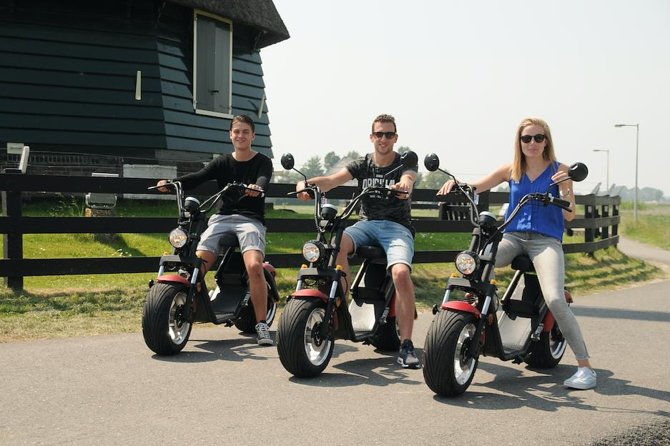 E-scooter rental Volendam - Countryside of Amsterdam - Edam in about an hour: narrow alleys, canals, and cheese stops