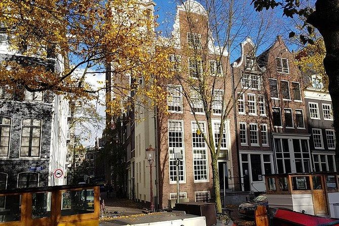 Elisabeth's Tailor made tours and services in Amsterdam and the Netherlands. - Former Town Hall of Nieuwer-Amstel: antiques and design browsing