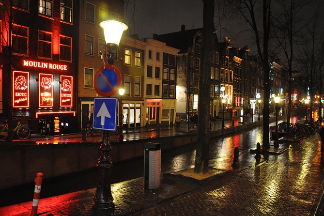 Exclusive small-group Amsterdam Red Light District tour - City Built on Trees: The Wooden Poles Under Your Feet