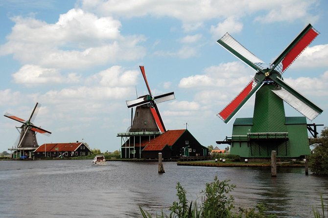 Excursion to the mills of Zaanse Schans - Why Zaanse Schans feels different than a typical windmill stop