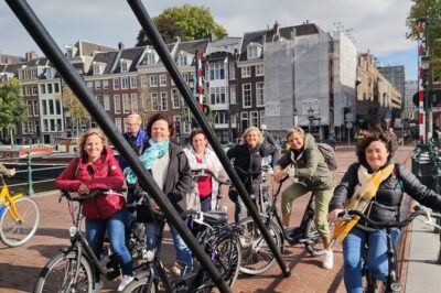 Explore Amsterdam by Bike in the Company of a French Local Guide - Your Bike Setup: Hand Brakes, Child Seats, and Realistic Traffic
