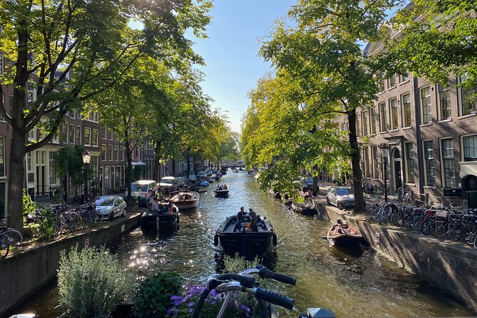 Explore hidden streets with friends - Getting Your Bearings: Beursplein and Dam Square Without the Head-Scratching