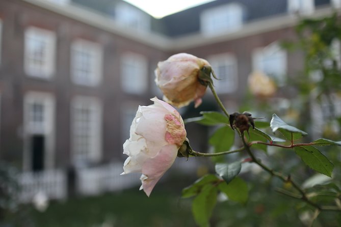 Explore hidden streets with friends - Private Tour - Jordaan hidden streets and the authentic-neighborhood feel