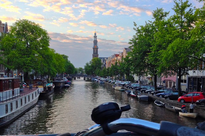 Explore hidden streets with friends - Private Tour - Coffee shops, an antique market, and a plan you can use right away