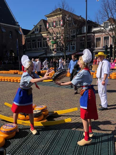 From Amsterdam; Alkmaar Cheese market & Zaanse Schans - The 30-minute Alkmaar walking tour: what you can actually cover