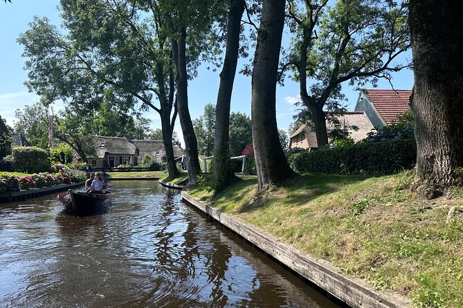 From Amsterdam: Giethoorn Day Trip with Canal & Village Tour - Lunch in Giethoorn: A Built-In Break That Keeps the Day Comfortable