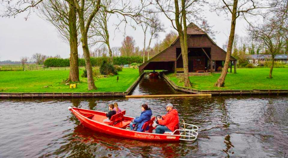 From Amsterdam: Giethoorn Guided Day Trip with Canal Cruise - Who this day trip fits best