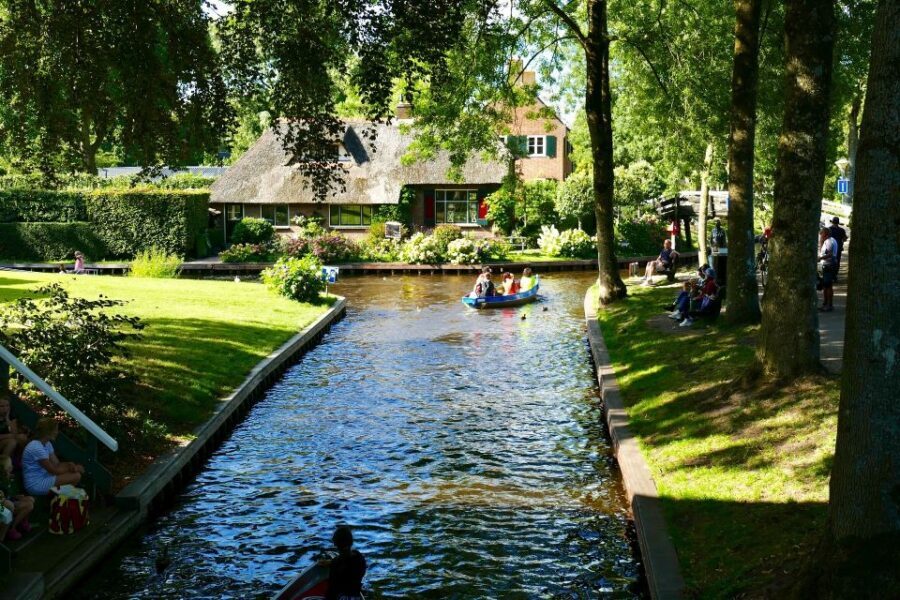 From Amsterdam: Private Sightseeing Tour to Giethoorn - Key things to know before you go