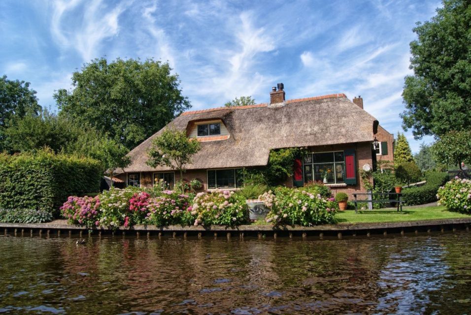 From Amsterdam: Private Tour to Giethoorn with Canal Cruise - Simple FAQ for the Amsterdam to Giethoorn Trip