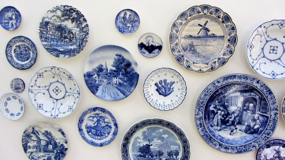 From Amsterdam: The Hague Private Trip and Mauritshuis Entry - Delft Blue Pottery: craft culture and that unmistakable Dutch feel