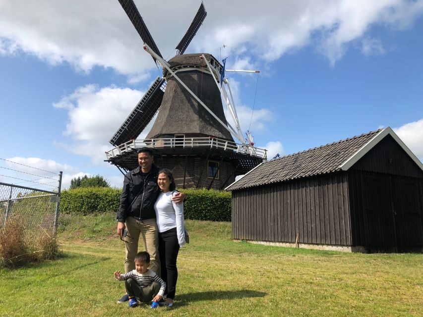 Giethoorm & Exploring the North of The Netherlands Tour - Entering Car-Free Giethoorn: Walking Streets and a Real Canal Captain