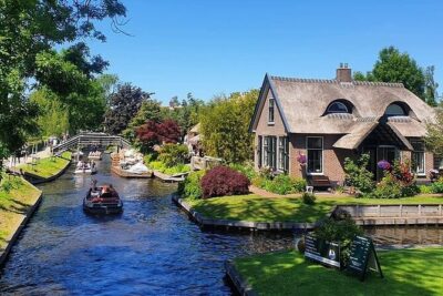 Giethoorn Day Tour from Amsterdam with Small Boat Ride - Giethoorn on Foot: Car-Free Streets, Thatched Roofs, and “Water First”