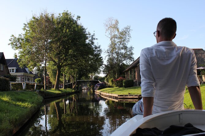 Giethoorn Day Trip from Amsterdam With Cruise and Cheeseplatter - From De Ruijterkade to Giethoorn: a smooth start out of the city