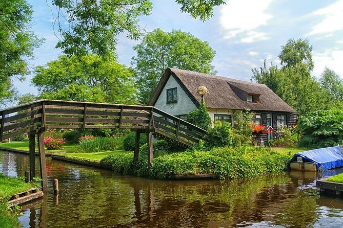 Giethoorn Day Trip from Amsterdam With Cruise and Cheeseplatter - Practical tips to make the day work smoothly