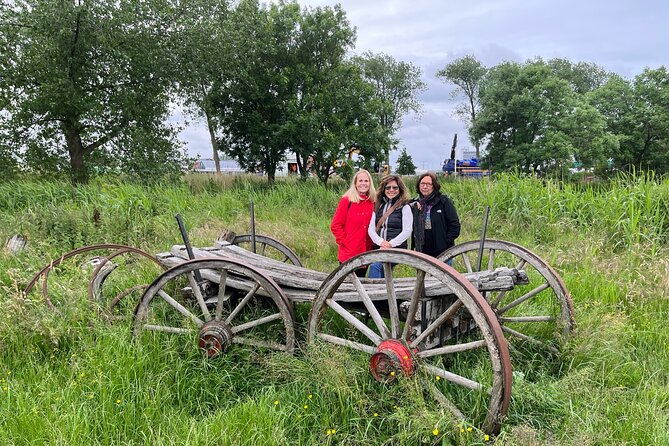Giethoorn, Private Boat Tour & Zaanse Schans Windmills - After the boat: walking through Giethoorn at your own pace