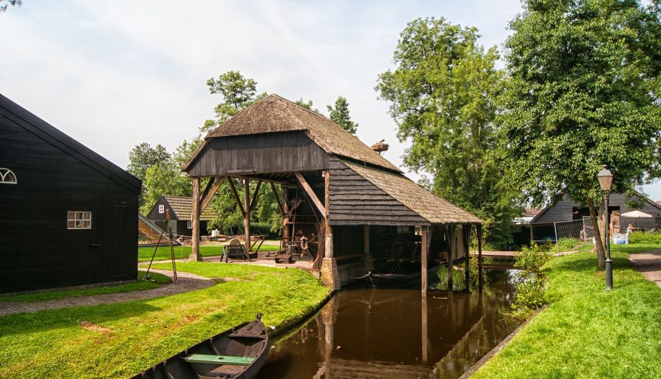 Giethoorn: Private Day Trip with Boat Tour from Amsterdam - Your Private Door-to-Door Ride From Amsterdam