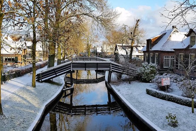 Giethoorn Private Tour Guide Giethoorn in luxury Jaguar S Type - Price and value: what $833.99 really buys