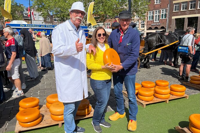 Gouda, Witches & Cheese - Private Day Tour - Visiting a real cheese farm: the difference between stories and seeing work