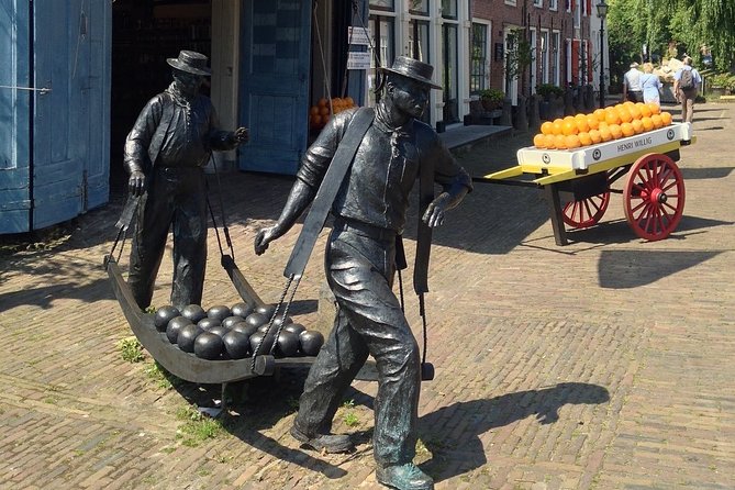 Half-Day Edam and Volendam Private Walking Tour from Amsterdam - Hofjes in Old Edam: From Medieval Charity to Modern Housing