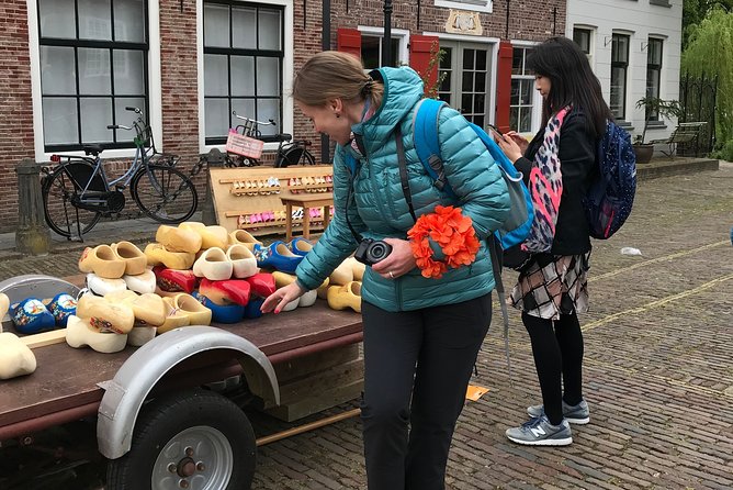 Half-Day Edam and Volendam Private Walking Tour from Amsterdam - Volendam City Center: Fishing Town Vibes and a Promenade View