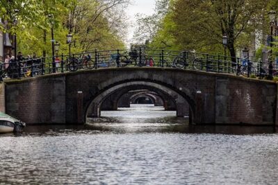 Highlights and Local Insights Canal Cruise Tour in Amsterdam - Meeting at Oudezijds Voorburgwal: easy to find, easy to miss
