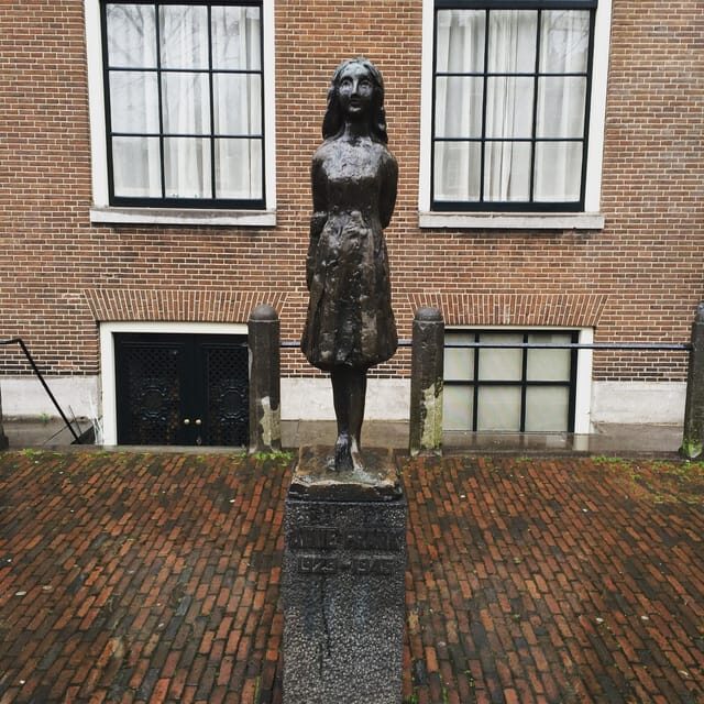 Jordaan, Anne Frank and Leidseplein tour in English - Canal Ring Start: get your bearings fast at Stationsplein