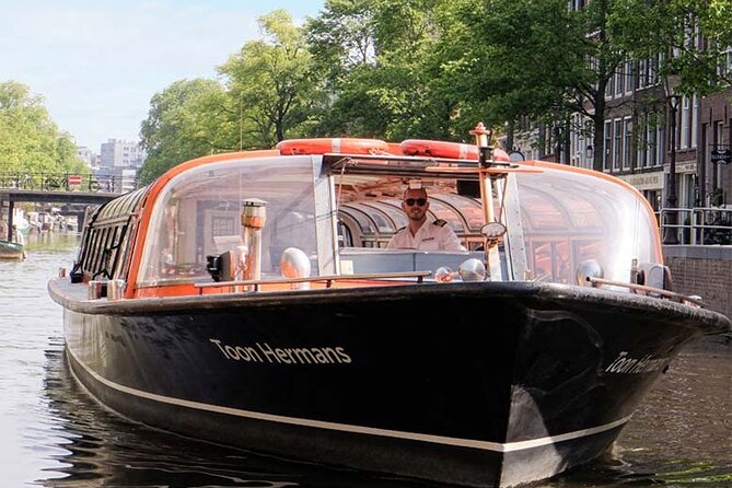 Keukenhof, Flower Fields, Volendam and Zaanse Schans Small-Group Tour - Kooijman clogs workshop and Catharina Hoeve cheese: the “how it’s made” stops