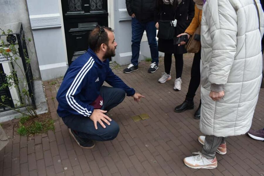 Liberal Amsterdam: Small-Group Walking Tour & Anne Frank VR - Jewish Quarter moments and the Red Light District without the chaos