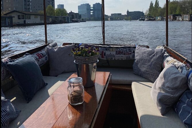 Luxury Amsterdam Canal Cruise – Unlimited Cocktails Included (1H) - Getting Oriented at Oudezijds Voorburgwal 226