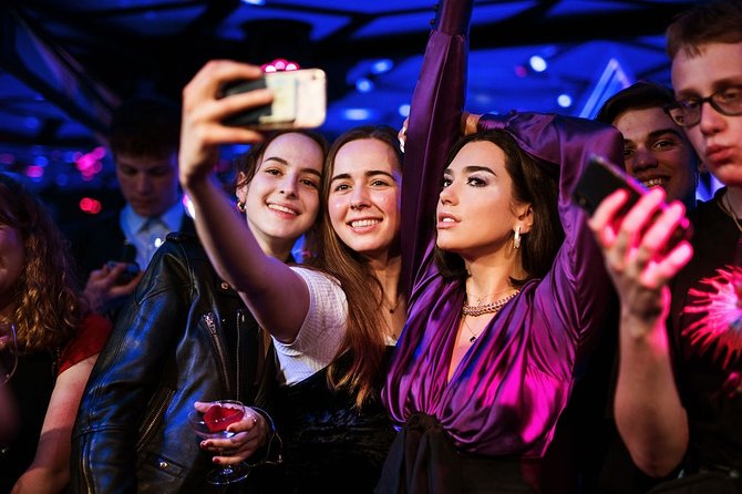 Madame Tussauds Amsterdam & 1-Hour Canal Cruise - Location and logistics: Dam 20 is a real advantage