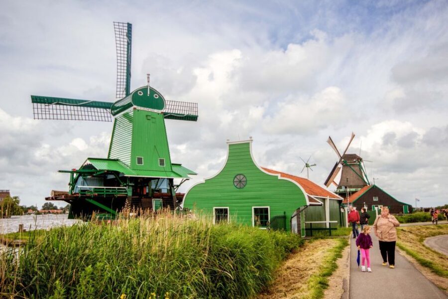 Marken, Volendam and Edam: Private Full-Day Tour - IJsselmeer Boat Crossing to Volendam: When the Weather Plays Along