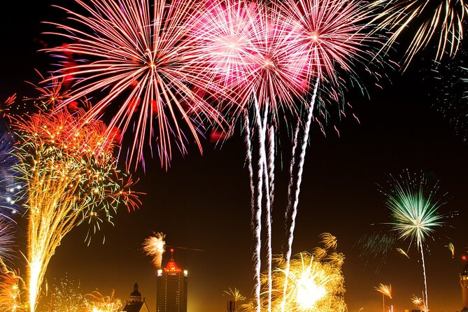 New Year's Eve Pub Crawl With Optional Club Entrance - Comfort and entry rules: small details that matter on December 31st
