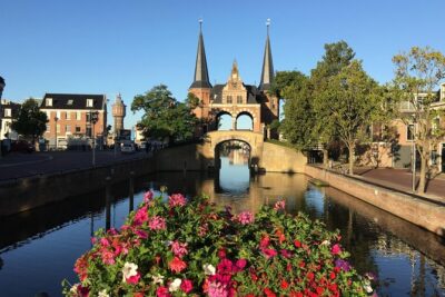 Northern Highlights Tour: visit 4 magnificent places from Amsterdam - Stop 1: Zaanse Schans Mills, Wooden Houses, and Water-Side Views