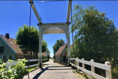 Off the beaten paths Dutch Country Side Private Tour in Jaguar - Volendam and Edam: fishing village charm to cheese-town identity