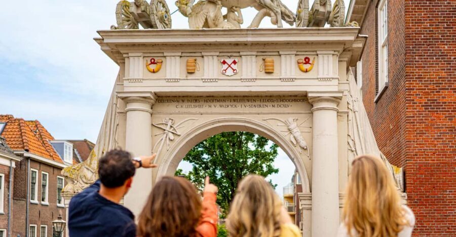 Outside Escape Amsterdam with your friend(s) and have fun! - From Rembrandthuis to Paleis op de Dam: the walk you’ll actually remember