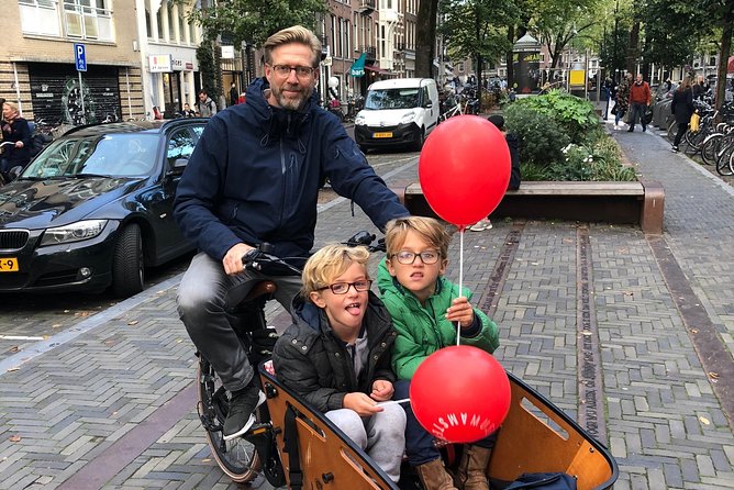Private Amsterdam Bike Tour with a local guide (also for families) - Dam Square and Damstraat: Amsterdam’s origin point, 5 minutes at a time