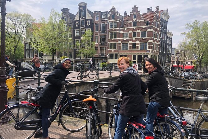 Private Amsterdam Bike Tour with a local guide (also for families) - Vondelpark cycling for 15 minutes: a calm break in the middle of the city