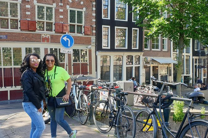 Private Amsterdam Red Light District tour with food tastings - Red Light District tour with food tastings: what private really changes