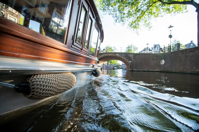 Private Boat Tour Amsterdam - 90 Min incl. welcome drink on historic saloon boat - Getting the guide experience right: Carl, Robert, and Robertino