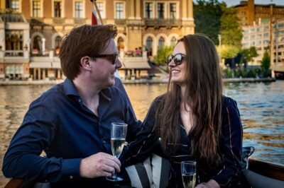 Private Boat Tour Amsterdam - 90 Min incl. welcome drink on historic saloon boat - The welcome drink and the minibar: what you should plan to spend
