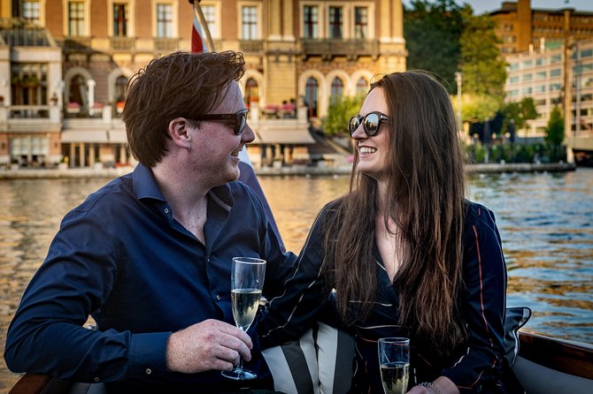 Private Boat Tour Amsterdam - 90 Min incl. welcome drink on historic saloon boat - The welcome drink and the minibar: what you should plan to spend