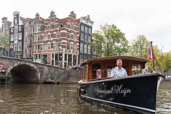 Private boat tour on a electric saloon boat - Pick your start time and tailor the route with your captain