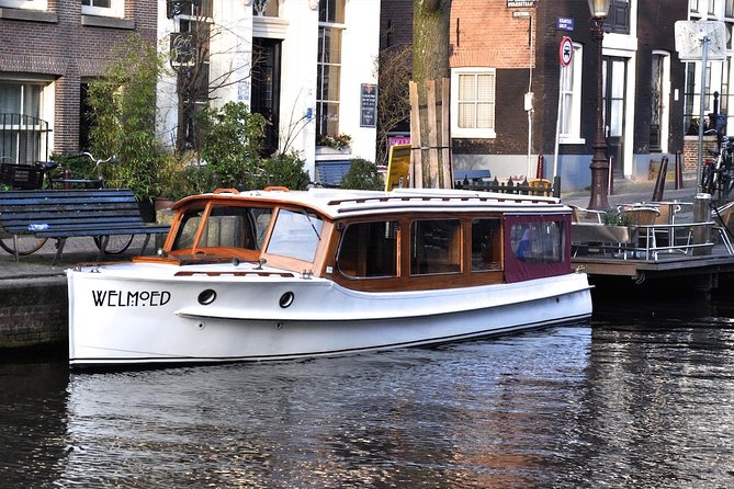Private Champagne Canal Cruise in Amsterdam - UNESCO canal ring run: Prinsengracht, Keizersgracht, Herengracht, and the 7 bridges