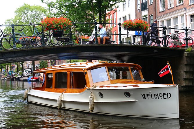 Private Champagne Canal Cruise in Amsterdam - Captains and commentary: how to get more out of the ride