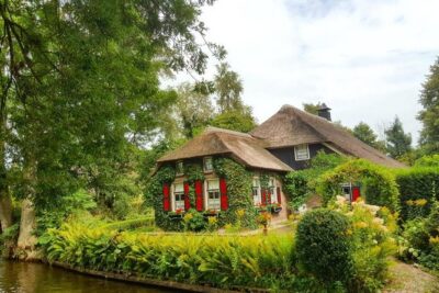 Private Daytrip Giethoorn and Windmills of Zaanse Schans from Amsterdam - Amsterdam’s Two-Part Plan: Morning Pickup, Evening Momentum