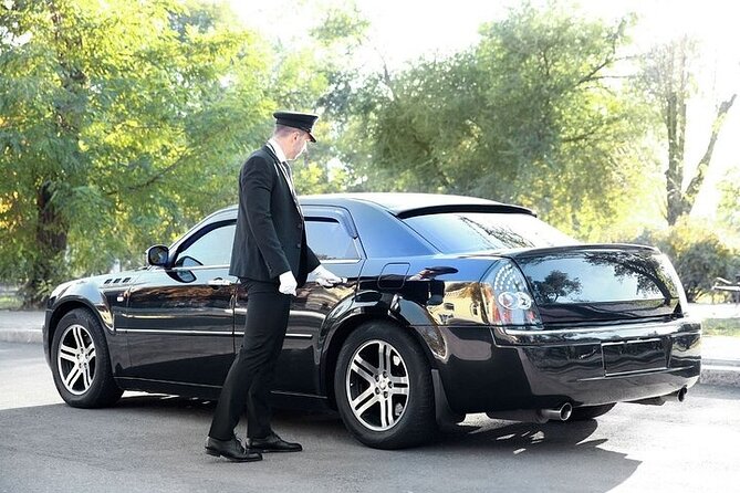 Private One way Transfer Amsterdam Airport to Amsterdam - Where You Actually Meet the Driver at Schiphol