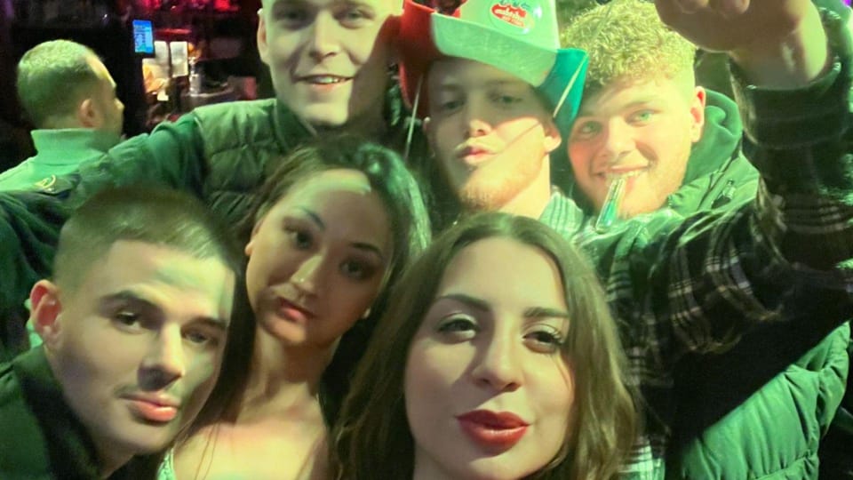 Private Red Light Tour City Center with Beer Maid Guide - Beer maid bar crawl in the Red Light District: what it’s like on the ground