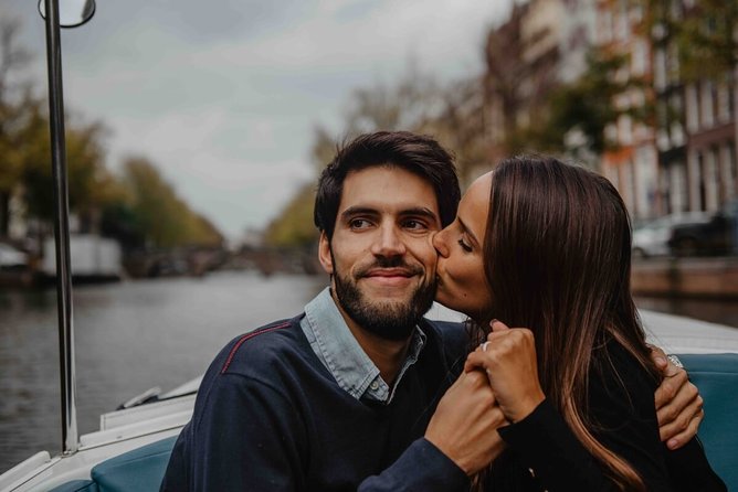 Private Romantic Canal Cruise Amsterdam with Bubbly and Snacks - Should you book this romantic canal cruise?