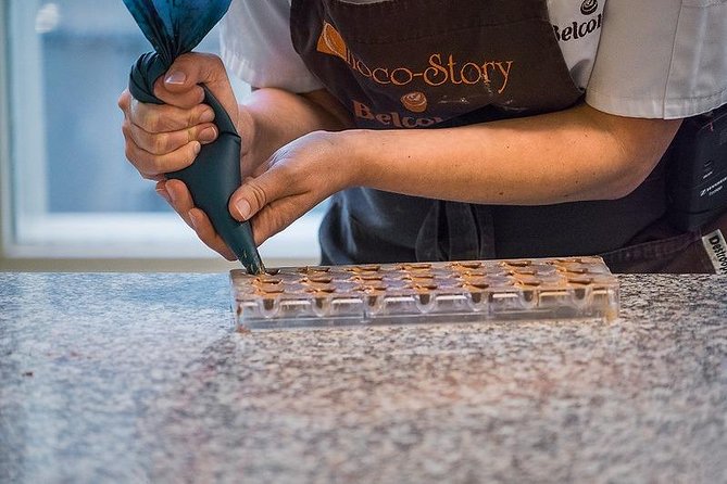 Private sightseeing tour to Bruges and chocolate from Amsterdam - Stop 2: La Belgique Gourmande—A Quick Chocolate Mission