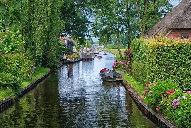 Private Sightseeing Tour to Giethoorn Dutch Venice from Amsterdam - Price and Logistics: Is This Private Day Trip Worth It?